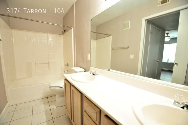 Building Photo - Beautiful 3 Bedroom Condo.