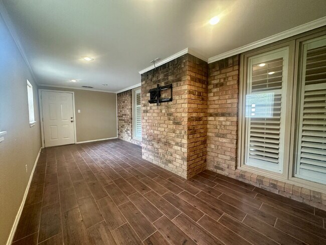 Building Photo - Spacious Home near Shadow Hills!