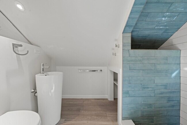 Building Photo - 7 Sweetser Ave