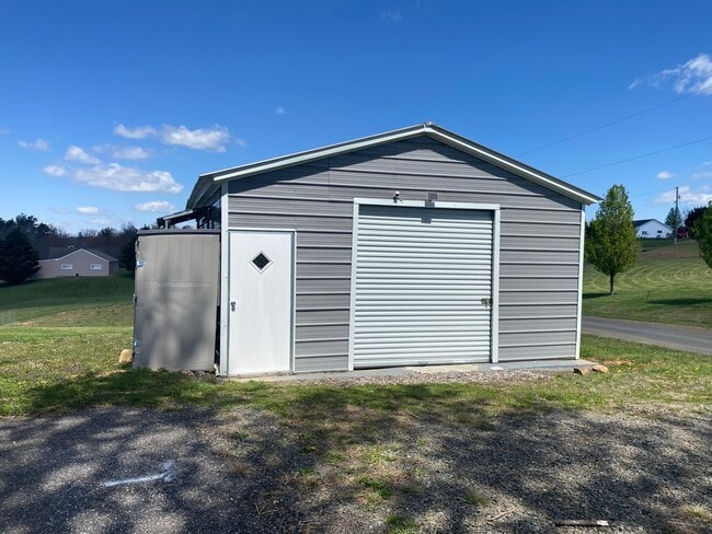 Building Photo - 956 Honeycutt Dam Rd