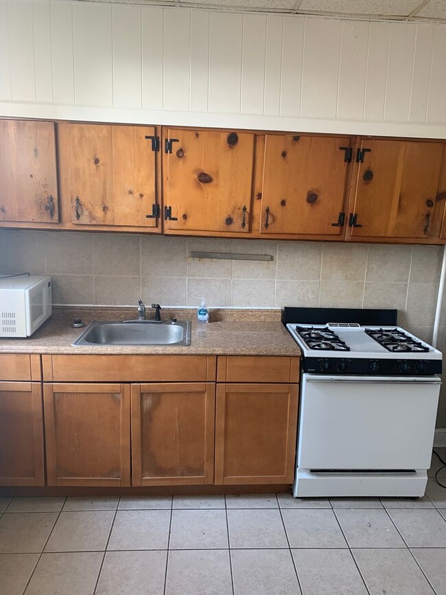 Building Photo - For Rent: Charming Retreat on Falls Rd