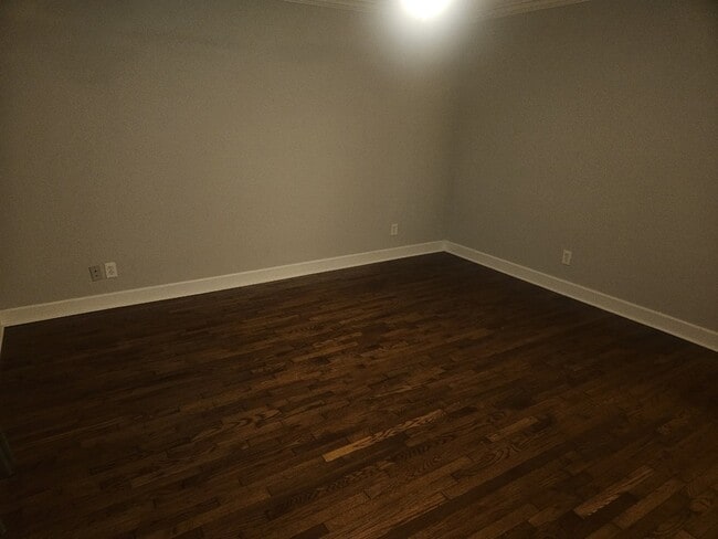 Building Photo - 802 E Main St