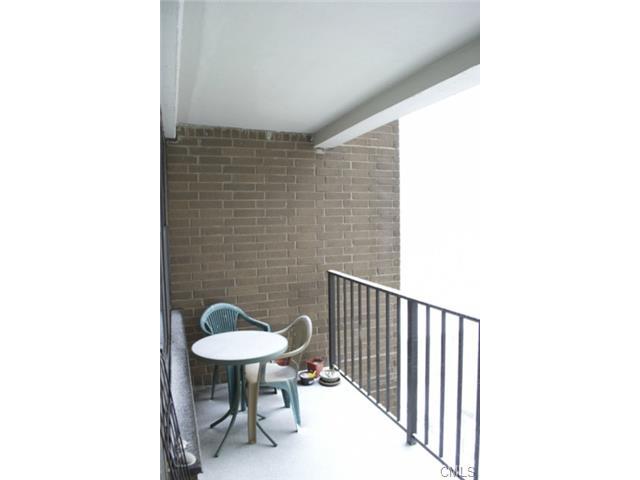 Private balcony off living room - 44 Strawberry Hill Ave