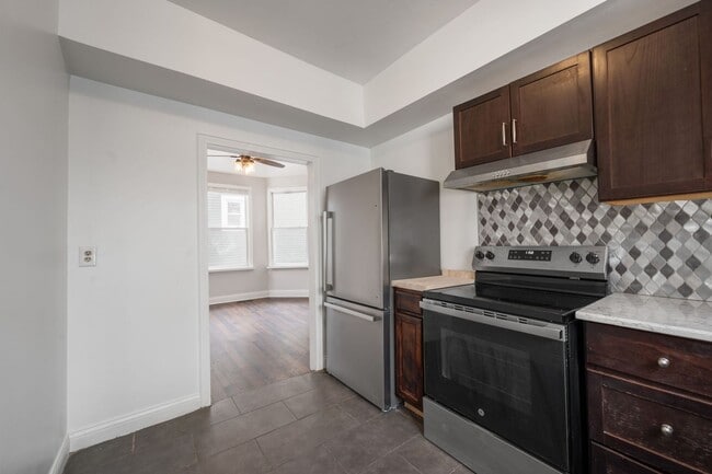 Building Photo - Madisonville- Charming 3+ bedroom 1.5 Bath, 1 car detached