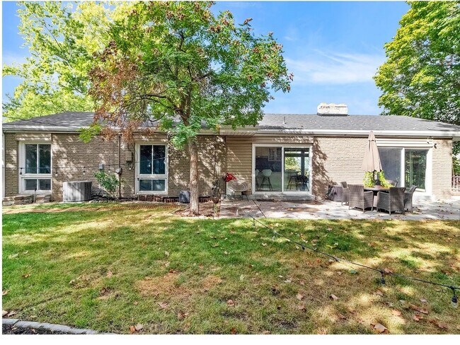 Building Photo - Olympus Cove Home Tucked In to the Benches! Near Park, Schools, Hiking and Skiing!