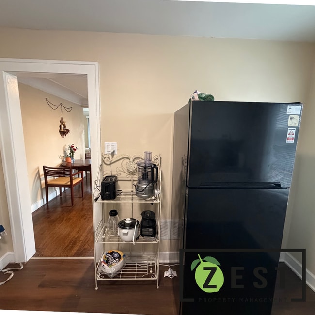 Building Photo - 5025 Somerset Ave