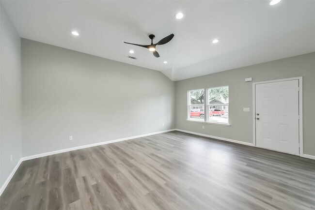 Building Photo - 3007 Bringhurst St