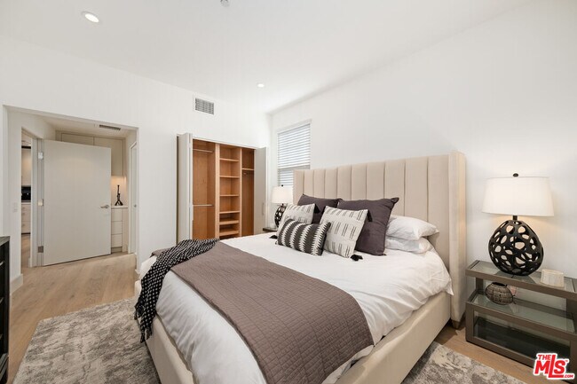 Building Photo - 130 S Sepulveda Blvd