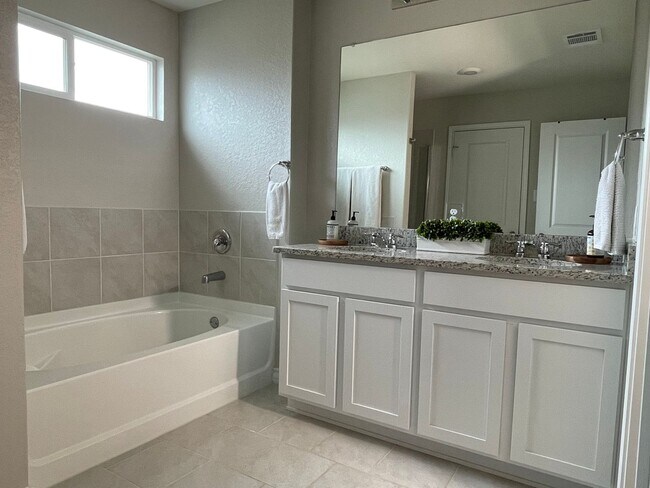 Building Photo - 129 Garden Emerald