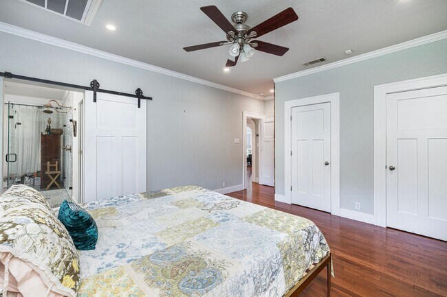 Building Photo - Berkeley Tudor For Lease!