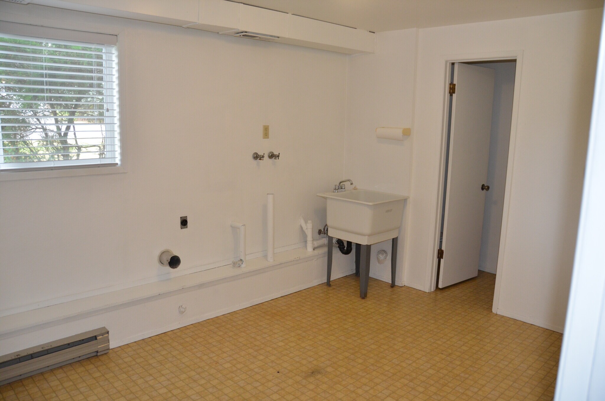 Building Photo - 3700 Beazer