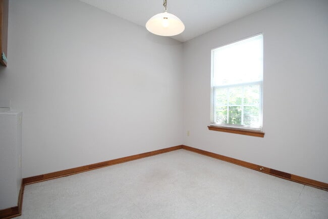 Building Photo - Prime Northeast Pensacola Location – 1BD/1...