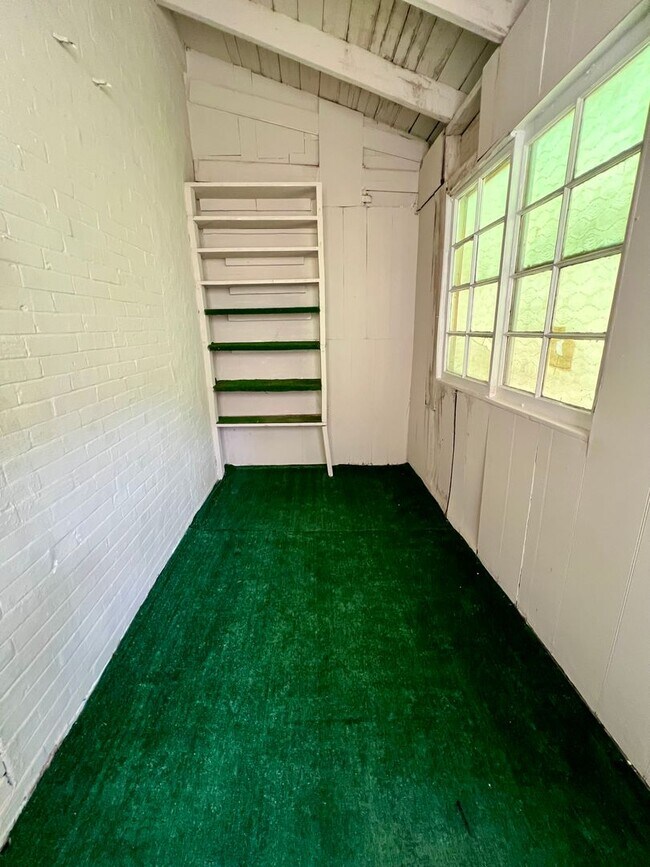 Building Photo - Stunning 3-Bedroom Townhome in Norristown! Available NOW!