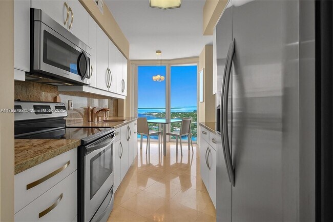 Building Photo - 4775 Collins Ave