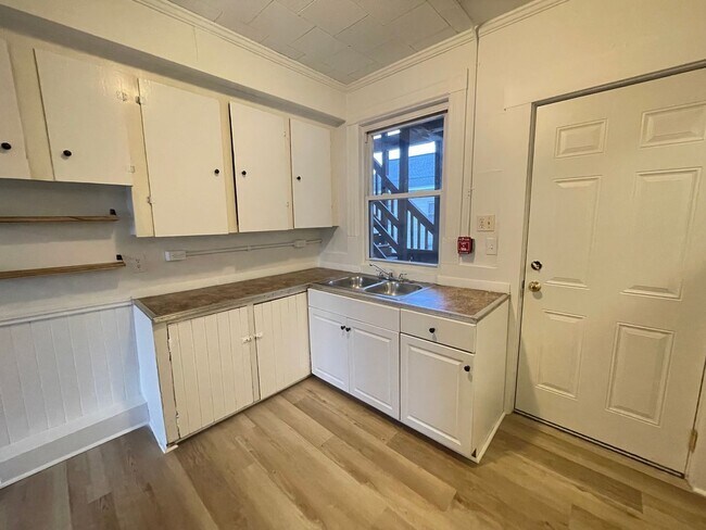 Building Photo - 459 Beech St