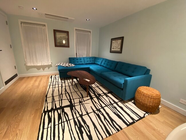 Building Photo - 19 Conselyea St