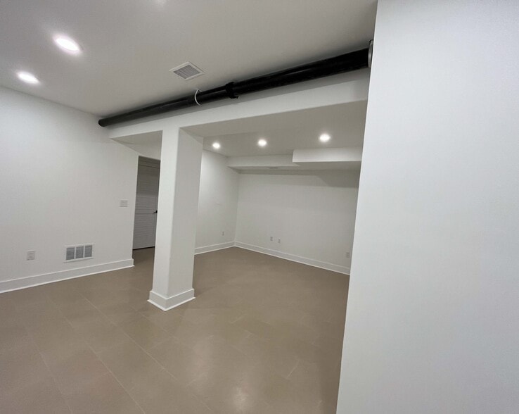 Building Photo - 3680 Indian Queen Ln