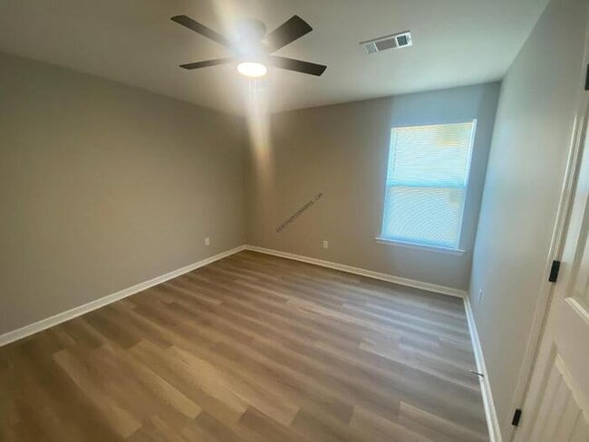 Building Photo - 1311 Lee Mac Dr