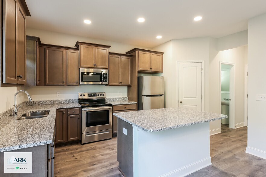 Building Photo - 201 Bosa Ln