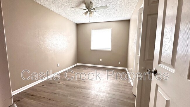 Building Photo - 1803 Fox Ave