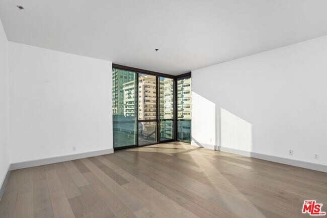 Building Photo - 10660 Wilshire Blvd