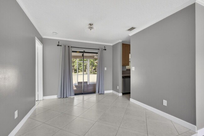 Building Photo - 7107 181st Ct N