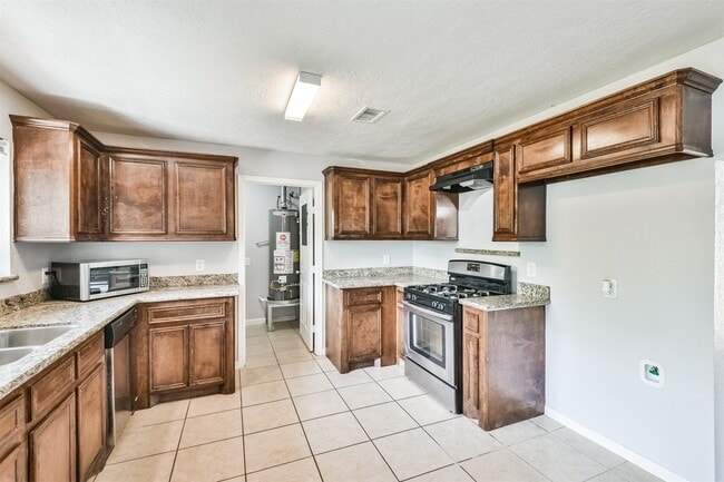 Building Photo - 7106 Pinetex Dr