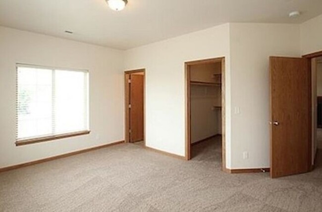 Building Photo - $1,325 | 2 Bedroom, 2 Bathroom Condo | Pet...