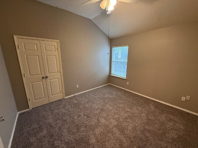 Building Photo - Charming 3 Bedroom Haven with 2 Full Baths in Fort Worth. Spacious 1748 Sq. Ft. Retreat on Comfor...