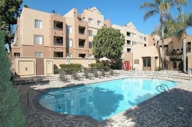 Building Photo - Two Bedroom, Two Bathroom Condo in UTC