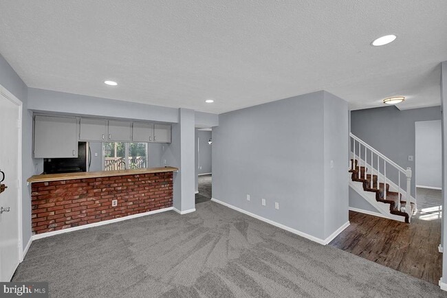 Building Photo - 801 High Plain Dr