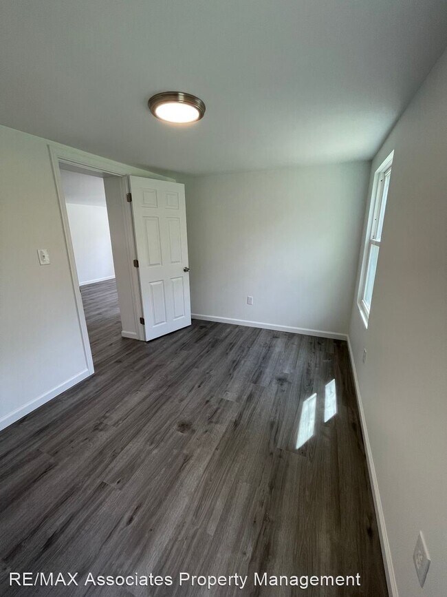 Building Photo - 2 br, 1 bath House - 2042 S College Ave