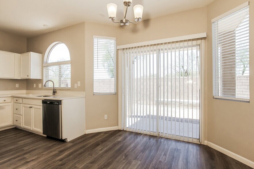 Building Photo - 2526 S 90th Glen