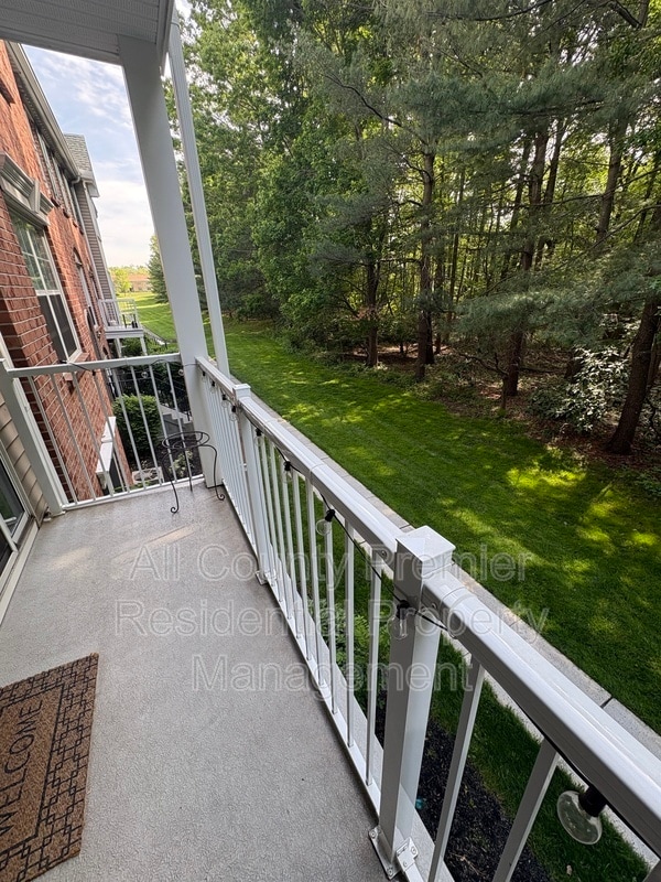 Building Photo - 60 Versailles Ct