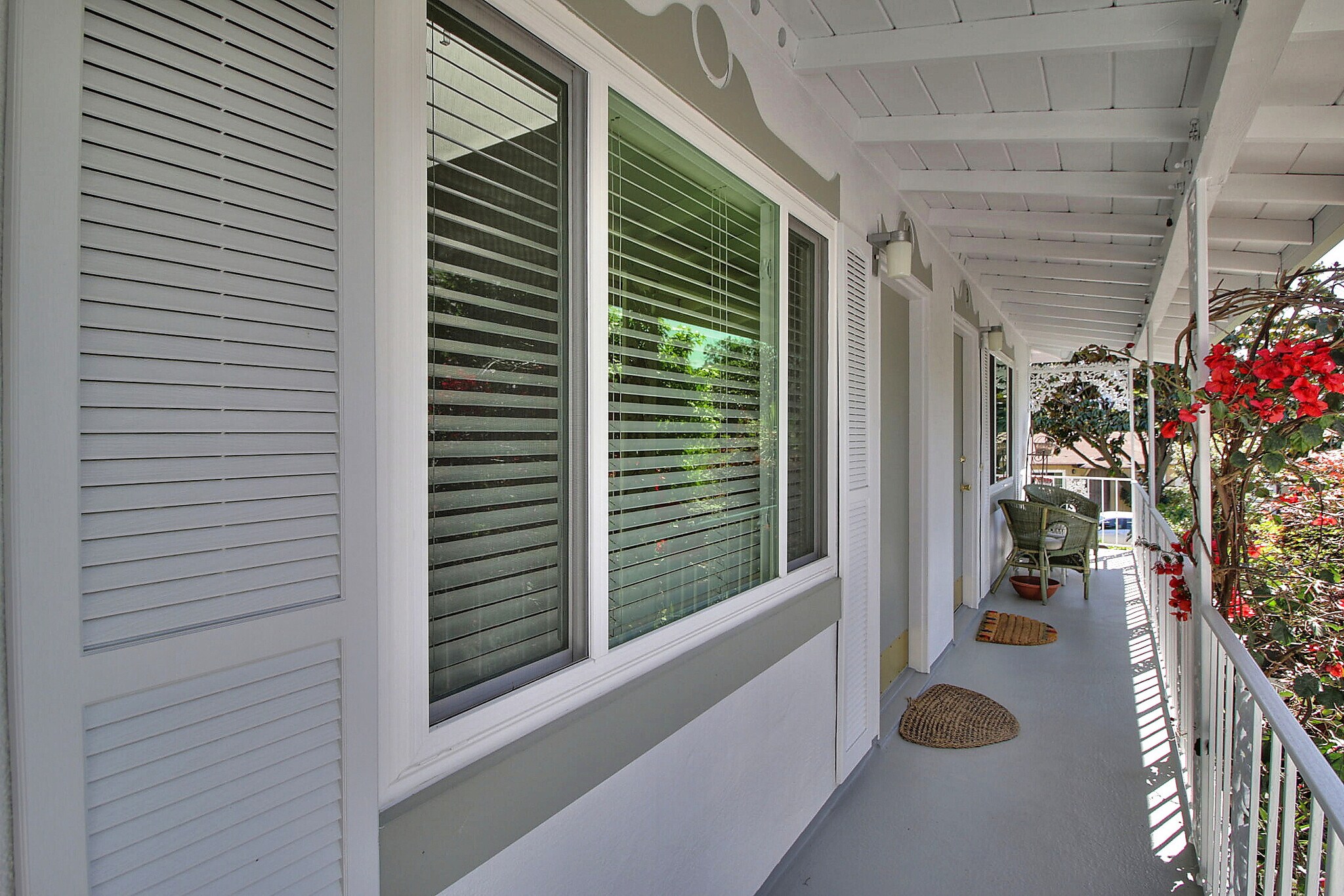 Building Photo - 884 Park Dr