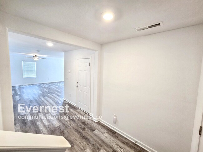 Building Photo - 4039 Meredith Woods Ln
