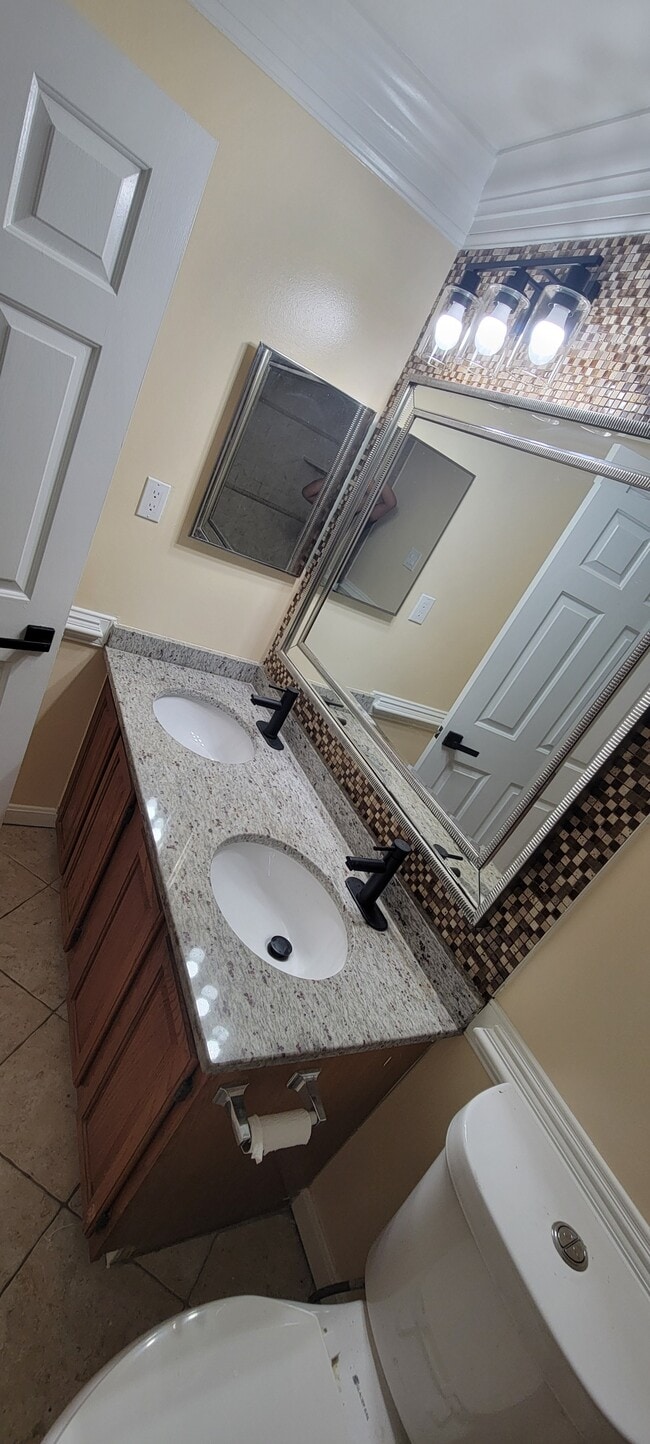 Full bathroom- master room - 14151 Compton Valley Way