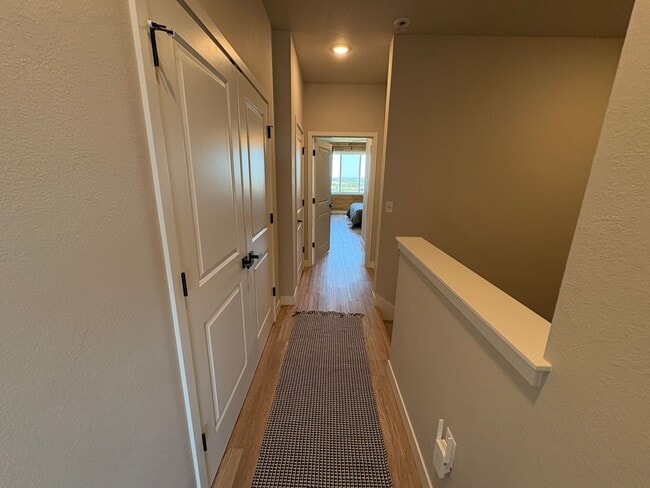 Building Photo - Modern Townhome with STUNNING Views in West MHK