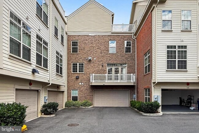 Building Photo - 322 N George Mason Dr