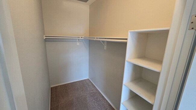 Building Photo - 3975 N Hualapai Way