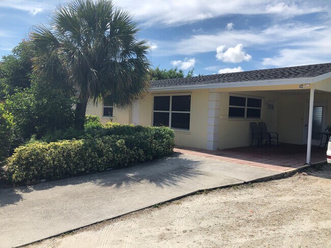 Primary Photo - 2920 Palmarita Rd