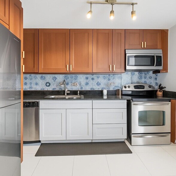 Kitchen can be painted white. Tenant's choice - 2661 S Course Dr