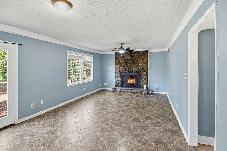 Building Photo - 1805 Highpoint Rd