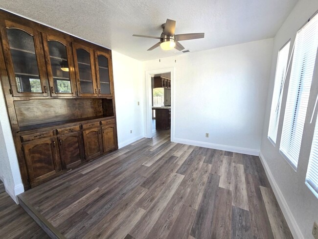 Building Photo - Beautiful 3 Bedroom 2 Bath Home on Large Corner Lot