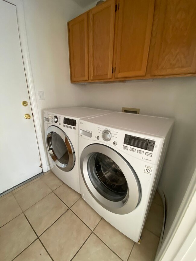 Building Photo - Gated 4 bedroom with a bonus room in Summe...