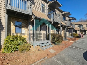 Building Photo - 340 Vista Cir