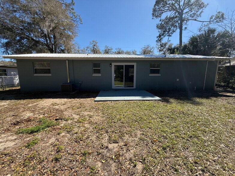 Building Photo - 150 Live Oak St