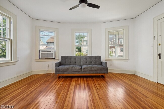 Building Photo - 17 Beekman St