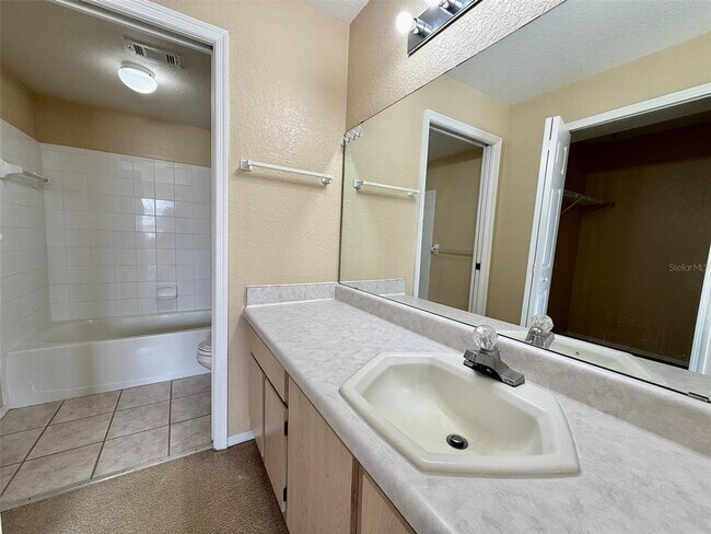Building Photo - 13917 Fairway Island Dr