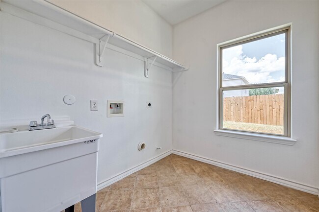 Building Photo - 7431 Stallion Trail Dr